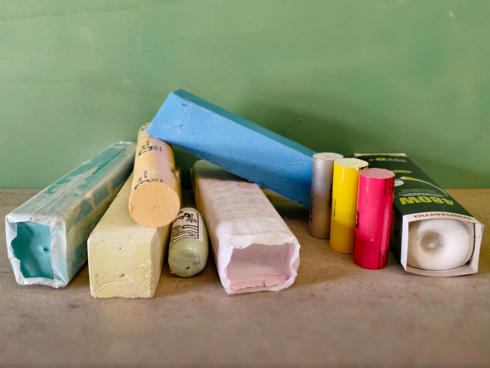 Paste abrasive
